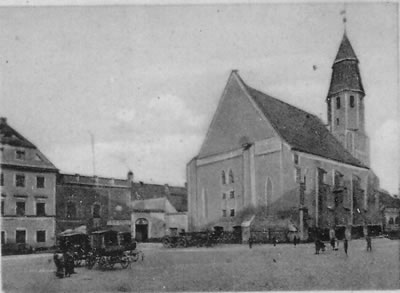 Franziskanerplatz mit Kloster